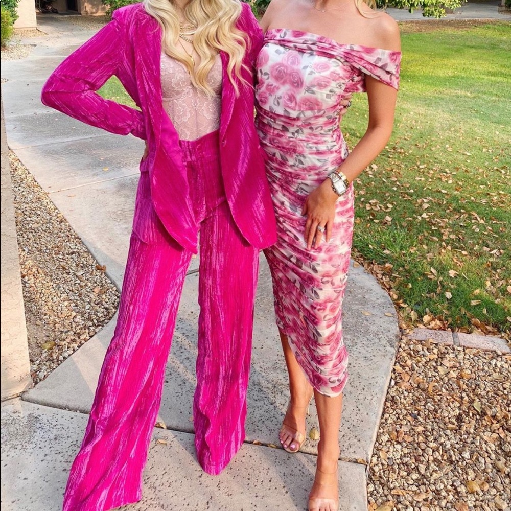 NWT NASTYGAL HOT PINK VELVET WIDE-LEG PANT 6 - Picture 2 of 4